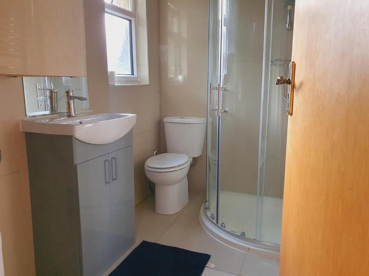 Private Room- Direct Travel Central/ Heathrow London Bagian luar foto